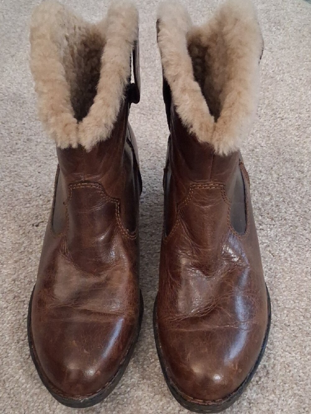 Born Women's Glossy Brown Distressed Leather Shearling-Cuff Ankle Boots.(9)